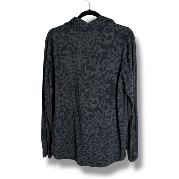Lululemon Day Trip Blouse Animal Swirl Deep Coal Black Size 10 - Picture 6 of 6